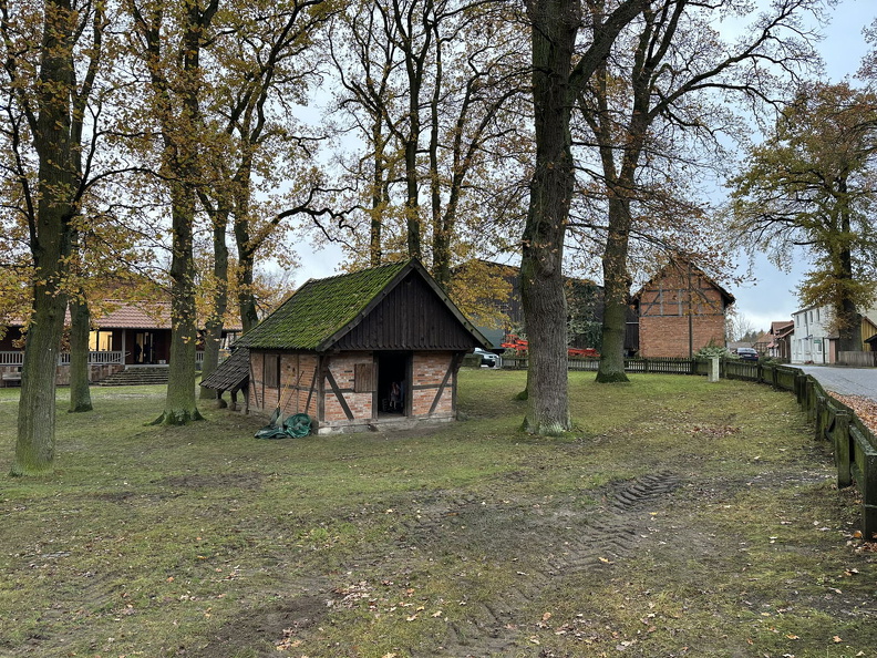 2023-11-25 Laubharkaktion am Backhaus by Ralf 028.jpg